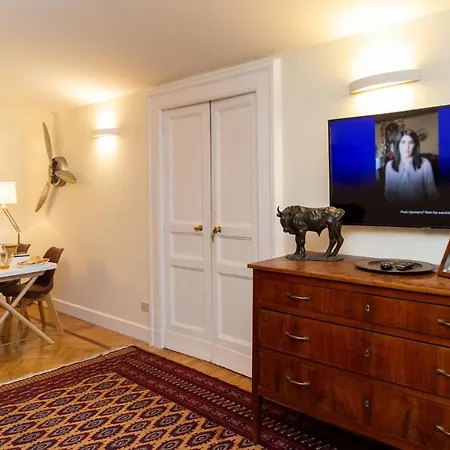 فندق مبيت وإفطار Baru In Chiaia نابولي