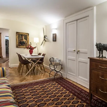 فندق مبيت وإفطار Baru In Chiaia نابولي