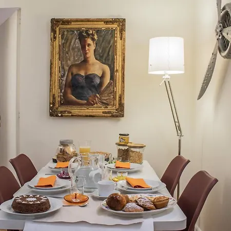 فندق مبيت وإفطار Baru In Chiaia نابولي