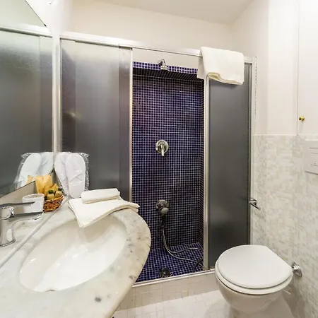 فندق مبيت وإفطار Baru In Chiaia 4*